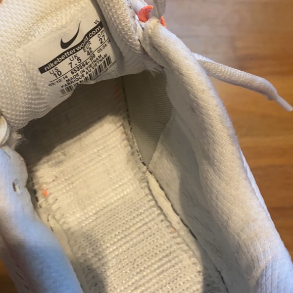 Cute Nike tennis shoes. Sz 10 - Picture 4 of 4